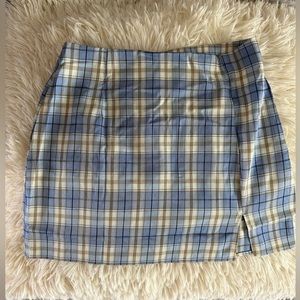 90s inspired plaid skirt. Clueless style!
